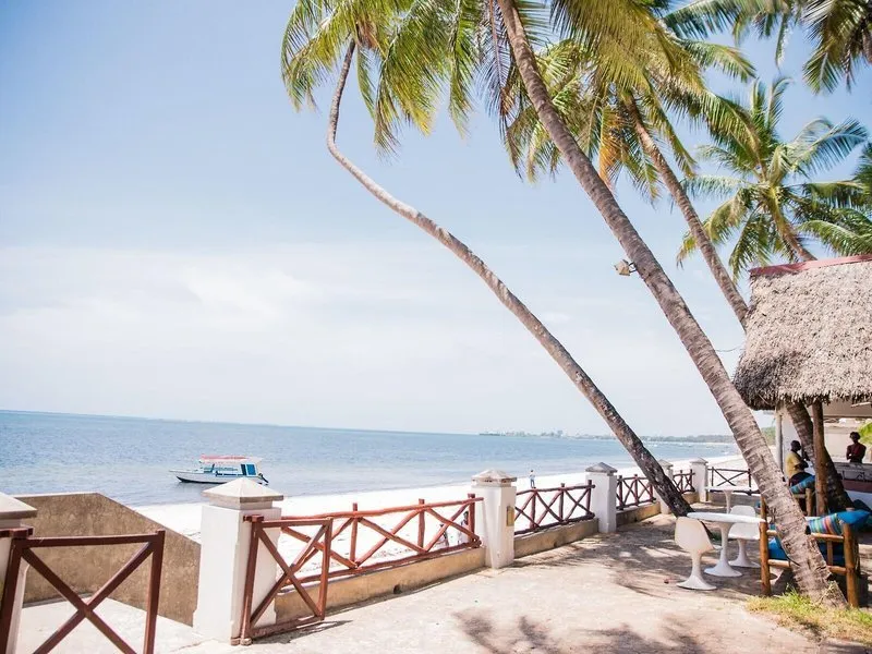 Terasa ob plaži s pogledom na Indijski ocean in čoln